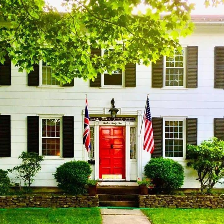 Antique1242 British Bed & Breakfast 엔필드 외부 사진